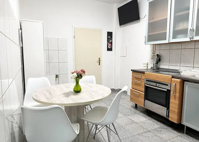 Work And In Διαμέρισμα Τρόισντορφ